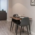 Contemporary 1 Bedroom Apartment In Liverpool